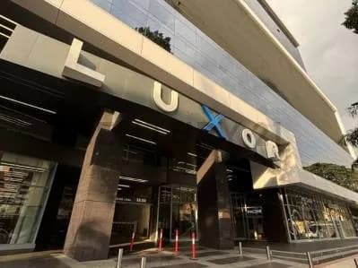 VENTA DE OFICINAS (OBRA GRIS) EN TORRE LUXOR. LAS MERCEDES, CARACAS.