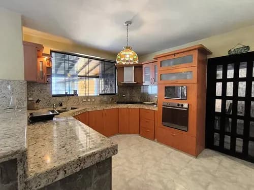 Casa en venta - $320k