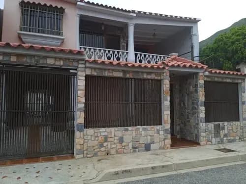 Global Vende Casa De 2 Pisos En La Urb. La Esmeralda San Diego