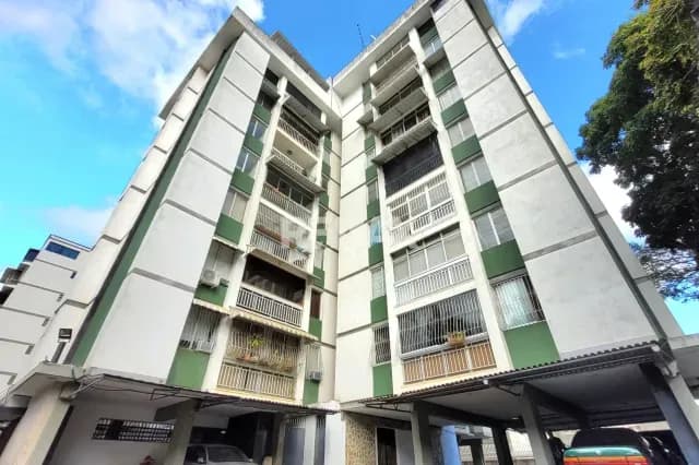 EN ALQUILER APARTAMENTO URB LA TRINIDAD