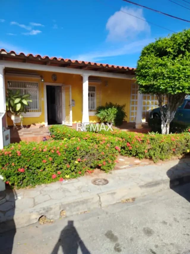 EN VENTA CASA EN VILLA COLONIAL, LOS CHACOS.