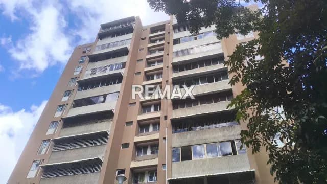 Venta de cómodo Apartamento en Colinas de la California actualizado y moderno, listo para mudarse
