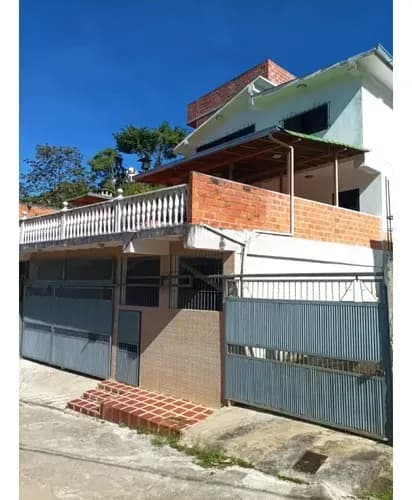 Casa Remodelada Y Amoblada Urb Los Duraznos Lagunetica Los Teques.