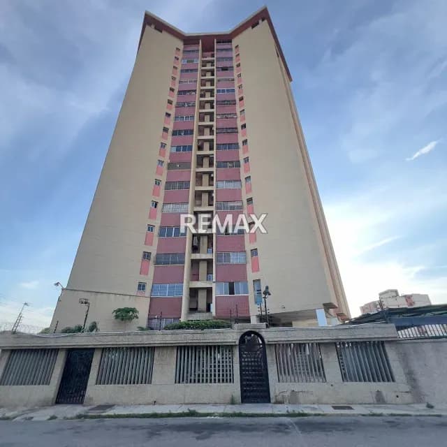 VENTA APARTAMENTO EN EDIF YAGUAZIRU
