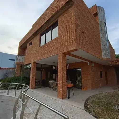 Casa En Venta Equipada Y Amoblada En Guataparo, Lomas Del Country (al)