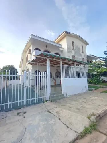 Carla Morante Vende Apartoquinta En La Urbanización Trigal Sur Valencia Estado Carabobo - Calle Cerrada