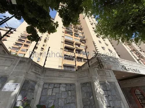 Apartamento Remodelado En Urb El Cenro Maracay Cerca Maracay Plaza Estef 26-19417