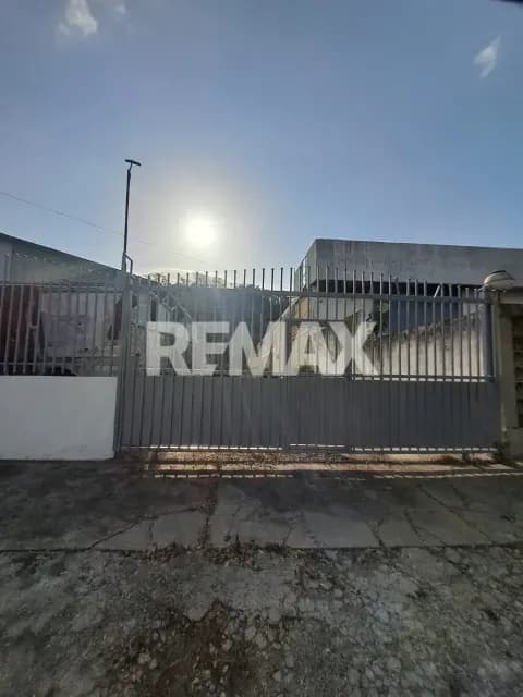 Galpón 02 en Plena Zona Industrial: ¡Ubicación Estratégica para tu Negocio
