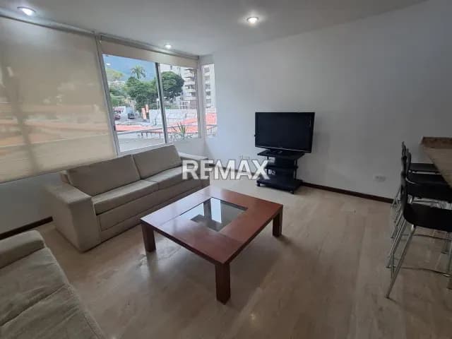 Alquiler de apartamento ejecutivo con una vista panorámica y ubicación privilegiada en el corazón de Altamira.