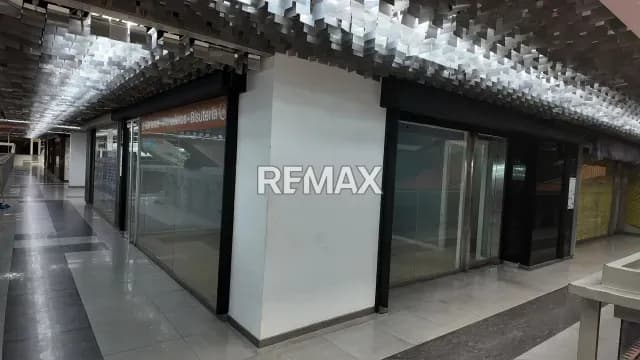 Alquilo Local en Centro Comercial Camoruco