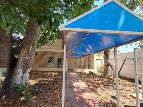 Venta Casa Comercial Con Amplio Terreno Para Desarrollar Calle Transitada