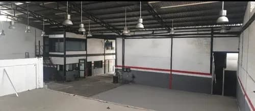 Se Alquila 700 M2 Comercio Industrial Ubicado En San Blas Valencia . Solo Clientes Lt