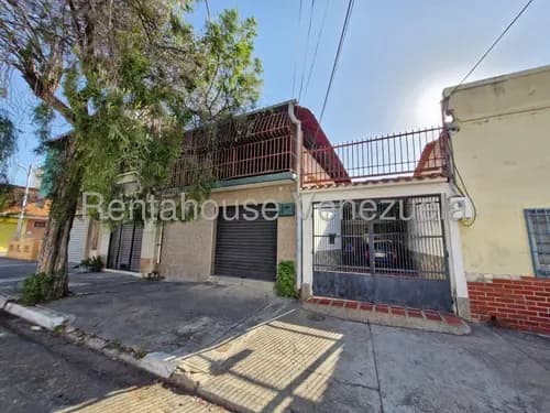 Casa En Venta A Media Cuadra De La Avenida Bolivar Maracay Excelente Para Casa Comercial Nela 25-16310