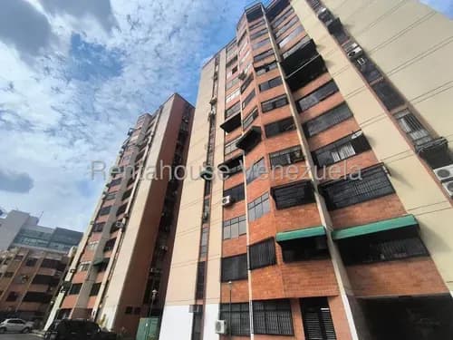 Hermoso Apartamento Ubicado En La Urbanización La Granja, Insuperable Ubicación, Cercano A Todos Los Comercios. Contáctame Yesenia Meneses Rah 26-17612 Solo Clientes