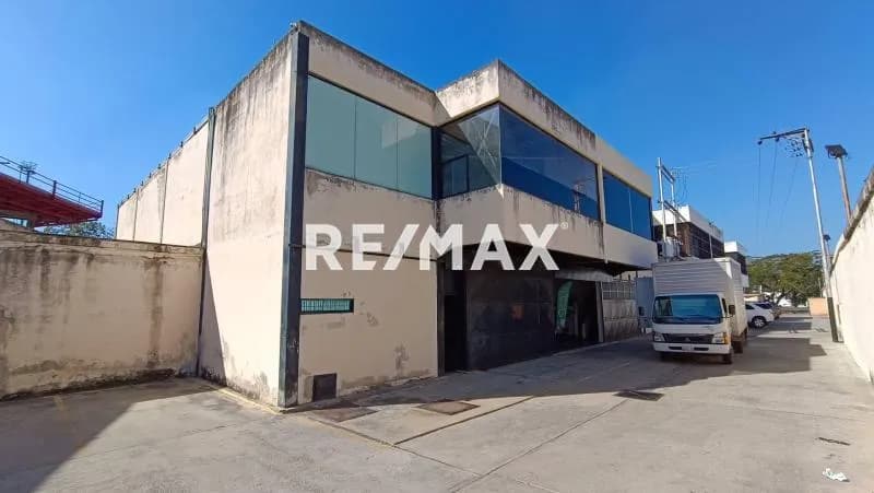 En venta galpón en el Centro Comercial Porta Portese el Remanso San Diego