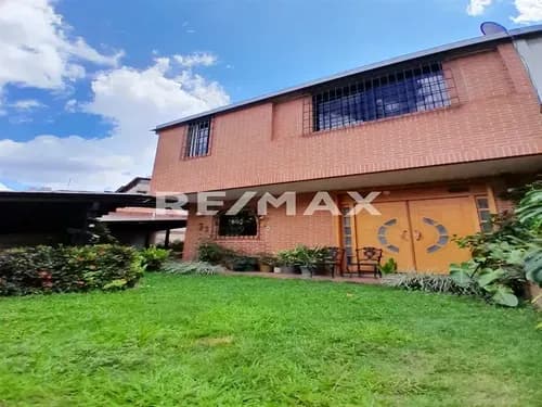 Venta Casa En El Marques 220mts/4h+s/3b+s/2pe