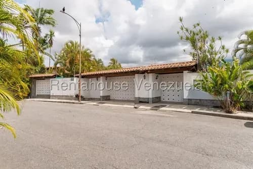 Tu Paraiso Privado. Casa Con Vista Panoramica Al Avila, Pisos De Marmol Y Bar Con Aire Acondicionado. Extensos Jardines Ideales Para Piscina Y Disfrute Familiar. Segura Y Tranquila. Lomas Del Mirador
