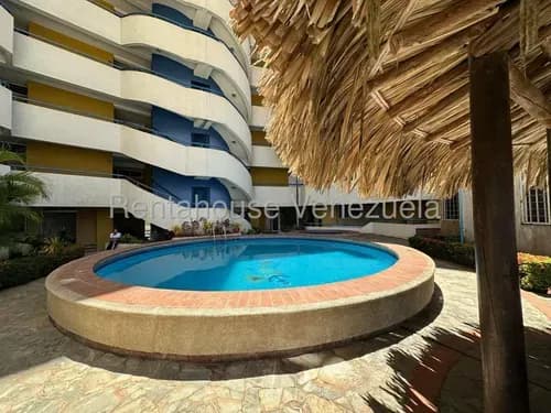 A Pasos De La Playa Byside, De La Av. Bolívar, A Dos Cuadres Del Centro Comercial La Vela En Costa Azul Tienes Está Bella Opción Funcional Para Vacacionar O Alquilar Por Airbnb. Ubicación Perfecta Mas