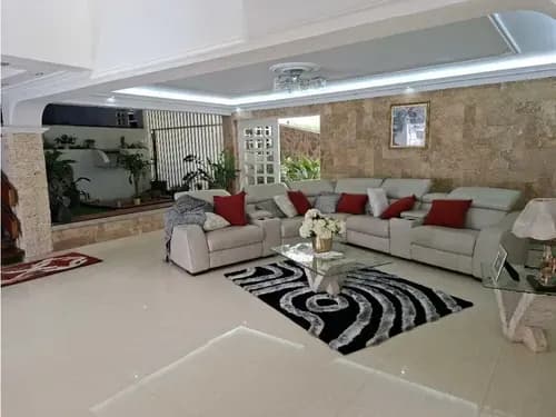 Casa En Venta Remodelada Urb Cumbres De Curumo