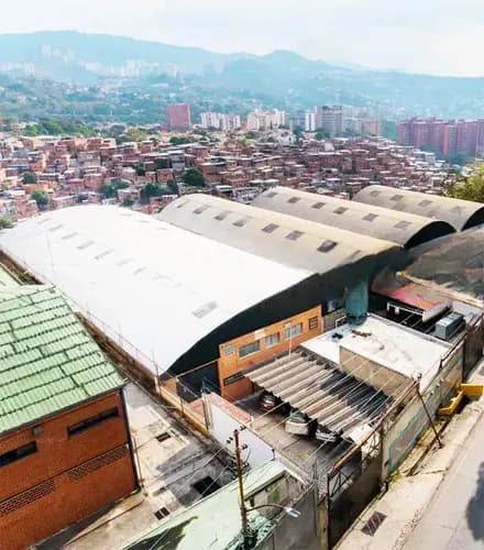 En Venta: Galpón Industrial En Baruta: 1.287 Mts2. Capacidad Eléctrica De Alta Carga. + Fondo De Comercio Ind. Del Plástico Con 7 Líneas Instaladas (opcional).