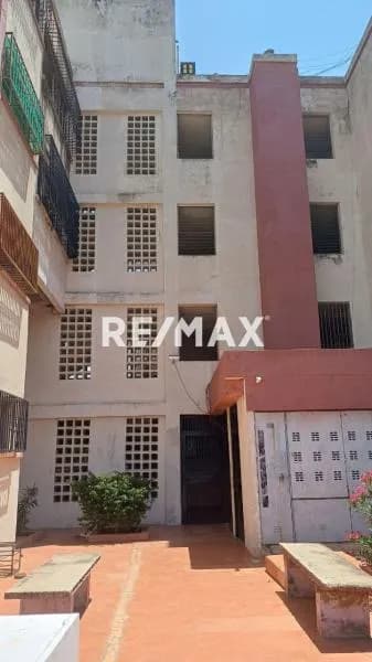 APARTAMENTO en el 1er PISO de la EDIF. PINO RODENO II CONJ. RES. EL PINAR