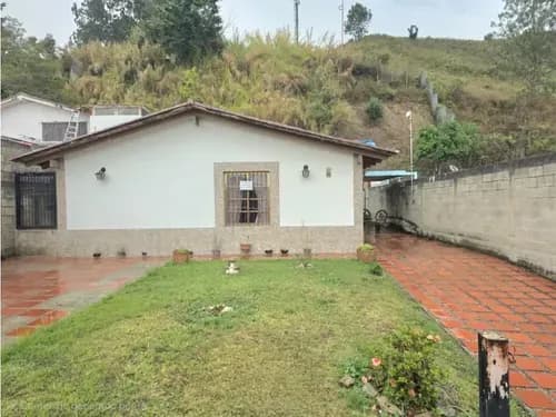 Casa En Venta De Una Planta Urbanización La Fontanera Los Teques.