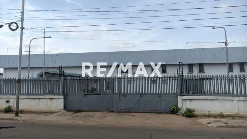 Excelente Galpón Comercial en Alquiler en Av 16 Guajira Sector Plaza de Toros Maracaibo Zulia