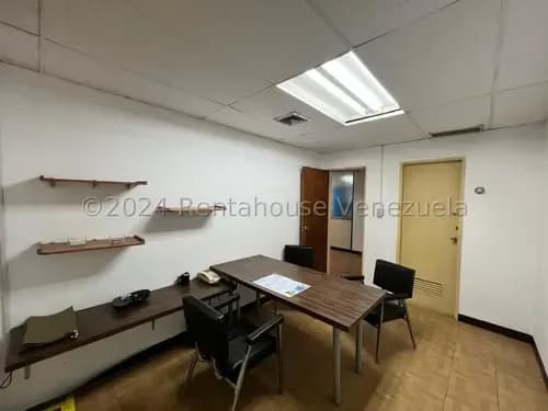 Kc.g #26-21507 Ponemos A Tu Disposición Esta Excelente Y Funcional Oficina En Alquiler De 49 M2 Ubicada En La Torre Insbanca Caracas