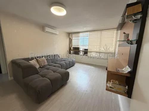 Apartamento En Venta En Horizonte El Marques Remodelado Oportunidad / Rf
