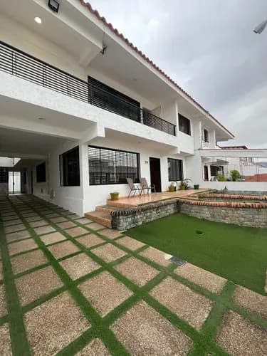Casa En Venta En El Trigal Centro Valencia - Edo Carabobo Construcción 350 Mtrs Propiedad De Dos Niveles Gavip