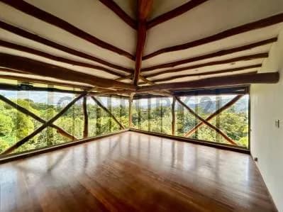 MAJESTUOSA CASA EN LOS GUAYABITOS CON AMPLIO ANEXO
