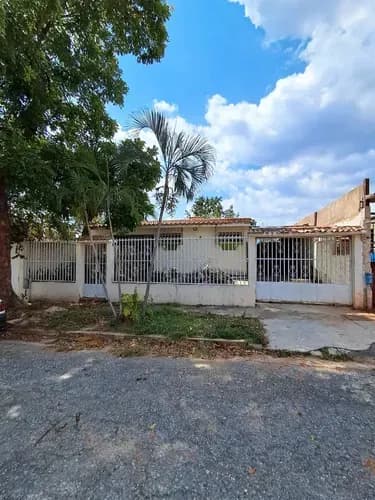 En Venta Casa Trigal Norte.