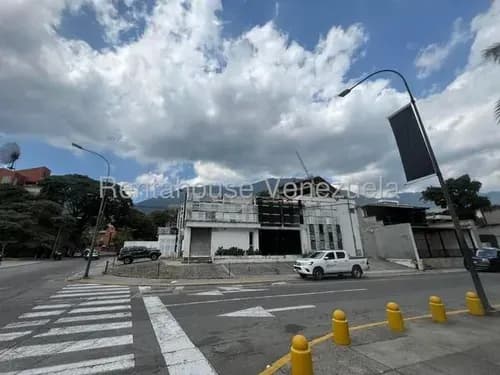 Terreno Con Local Para Remodelar En Venta La Castellana. Luis Infante 25-18206