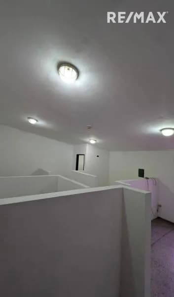 Se vende oficina en la Av Venezuela con calle 8