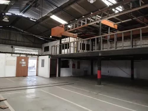 En Venta Galpón Industrial En La Zona Industrial La Quizanda - Galpón De Esquina Con Un Metraje Total De: 1320m2 Excelente Ubicación Construcción 800,15m2 Terreno 521 M2 Gavip