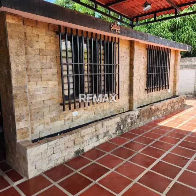 CASA-QUINTA EN VENTA URB. CANTA CLARO