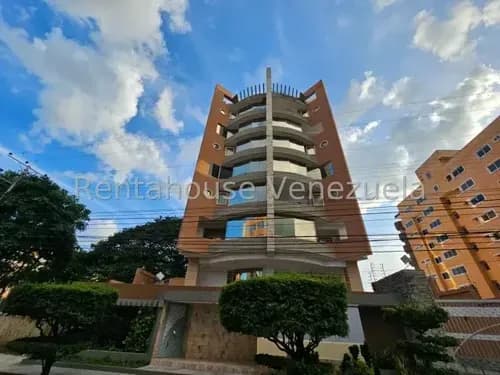 Se Vende Ph De 3 Niveles En Urb. La Arboleda Con Planta Electrica Total. 25-5272 More