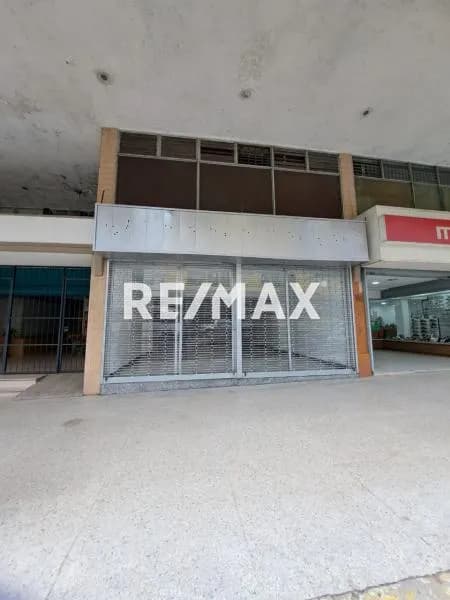 Se vende Bonito local Comercial de dos pisos en el Centro Séptima Avenida entre calles 10 y 11 San Cristobal