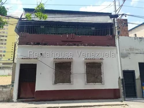 Casa Comercial En Venta En El Centro En Turmero Aragua 26-15392 Irrr