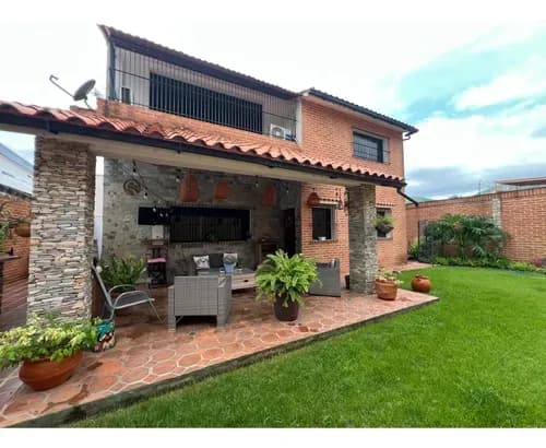 Casa En Venta En Las Chimeneas. Valencia