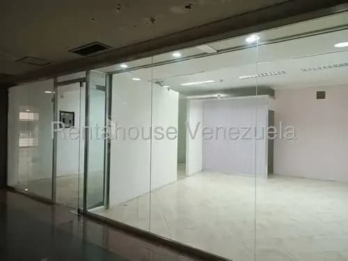 En Alquiler Comoda Local Con Baño, Sus Espacios Estan Bien Estructurados Ideal Para Venta De Celulares, Equipos Tecnicos, Entre Otros, Excelente Ubicacion, Acceso Rapido Al Estacionamiento,