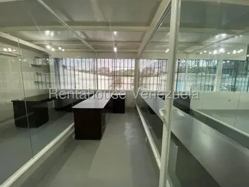 Daniela Linarez Alquila Local Comercial Con Cava Cuarto, Oficina Amoblada, Apartamento, Amplio Patio, Pozo Propio, Cerco Eléctrico Ubicado Al Este De Barquisimeto