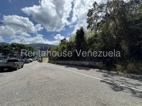 Terreno Con Zonificación Comercial En Venta En La Trinidad. 25-16519