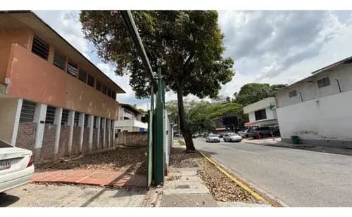 Venta / Alquiler Casa Comercial De 600m2 Urb. Chuao