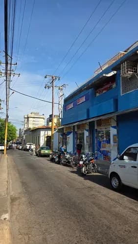 Juan Carlos Rodriguez Vende Local De Tres Niveles En C.c. Loze Centro De Valencia