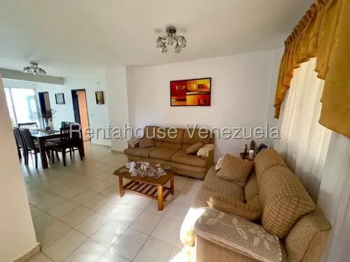 Casa De 2 Niveles En Urbanismo Exclusivo Del Este: 4 Habitaciones, 3 Puestos, Piscina Y Tanque De 8mil Litros @eloisabermudez.rah