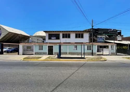 Casa A Pie De Calle En La Avenida Principal De Lecheria