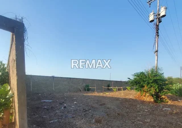 Parcela de terreno de 180mt² en urb fundo alejandria