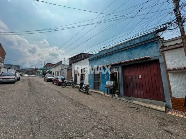 Se Vende Casa de Data vieja en la calle 16 entre carrera 16 y 17
