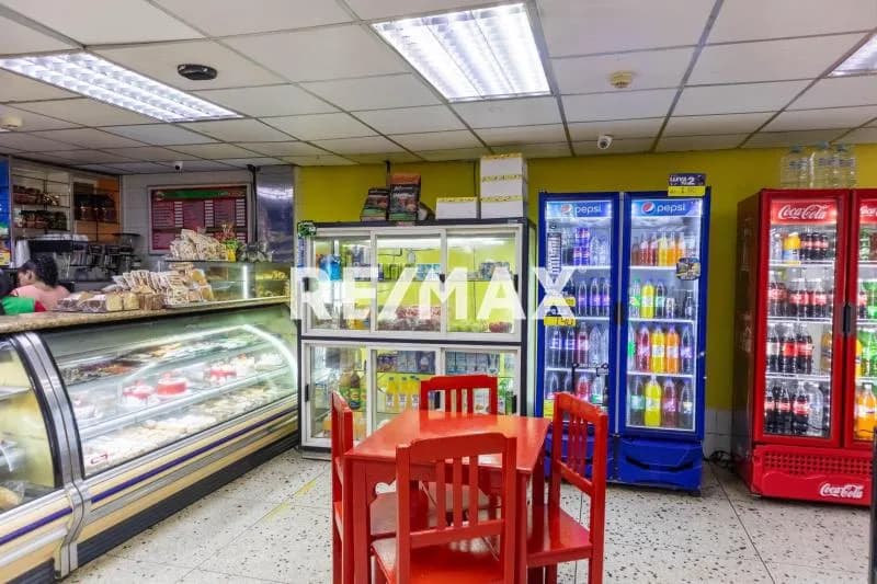 Panadería equipada en C.C Reana, Circunvalación 2. En Venta